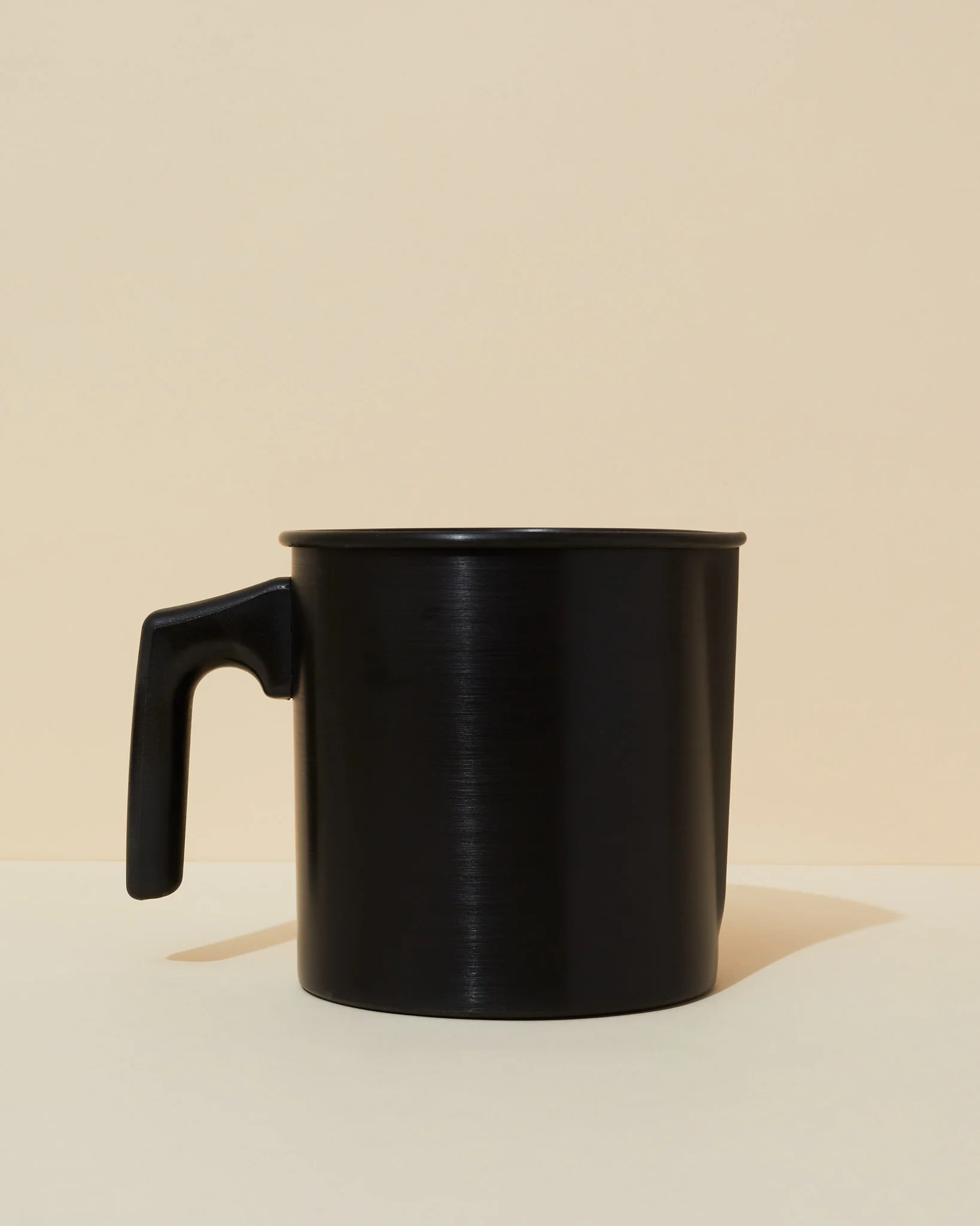 black pouring pitcher - Image 3